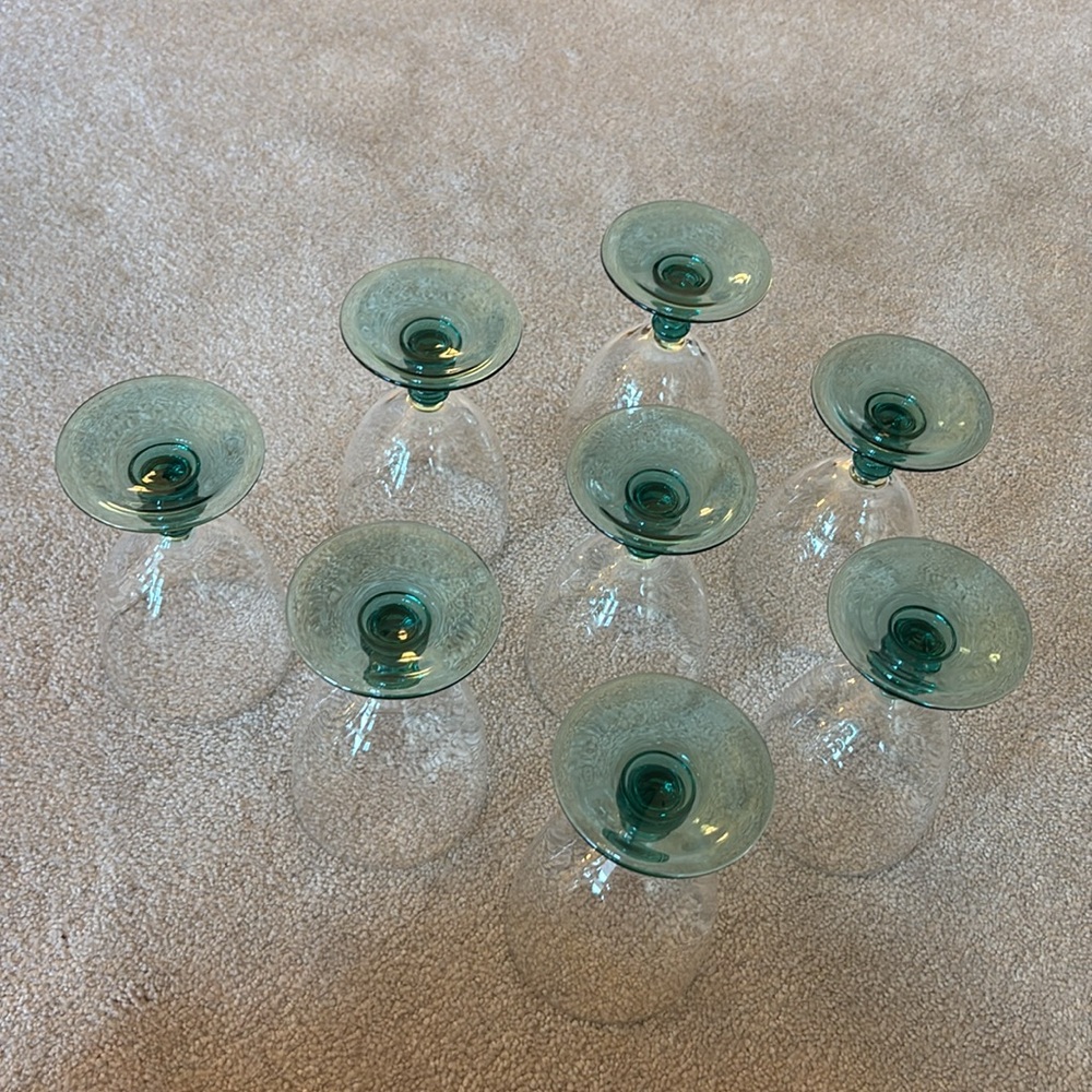 Set of 8 Green Stemmed Beverage Glasses - Picture 6 of 6